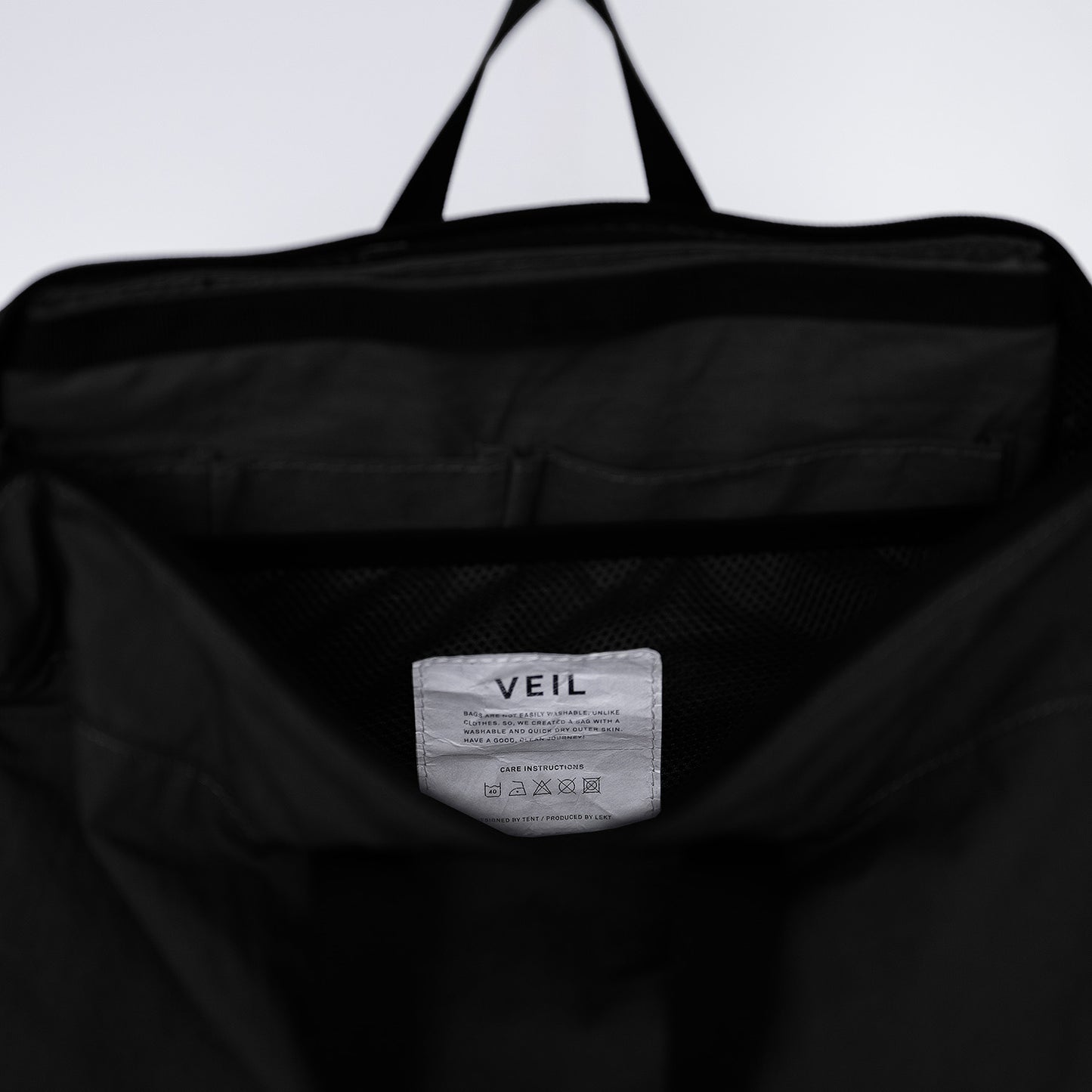 VEIL shoulder Black Outer