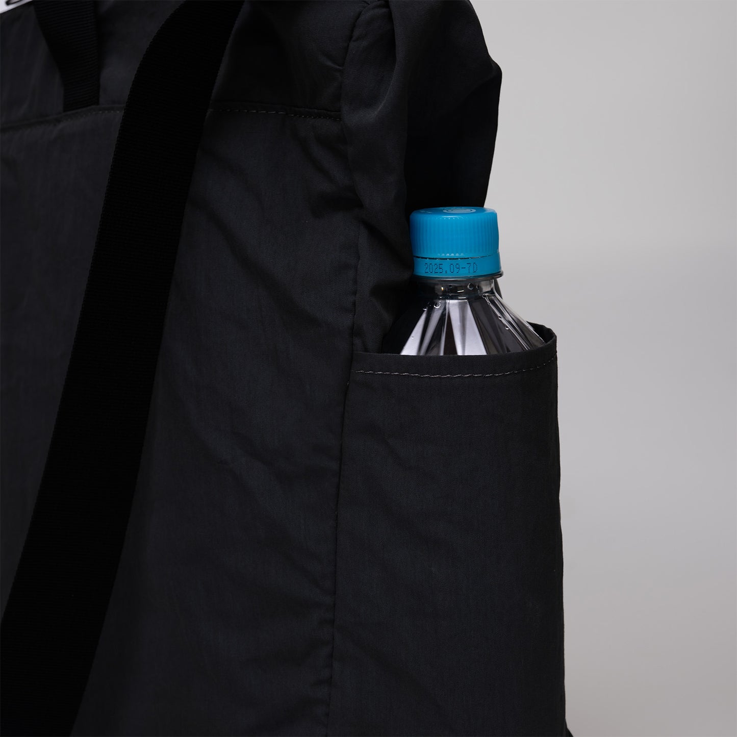 VEIL shoulder Black Outer