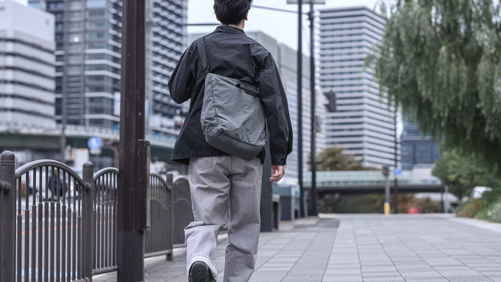 超軽量｜洗濯可｜VEIL ショルダーバッグ
